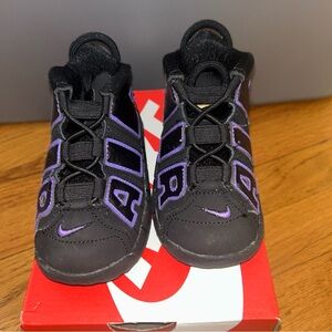 Nike Air More Uptempo
Action Grape (TD)